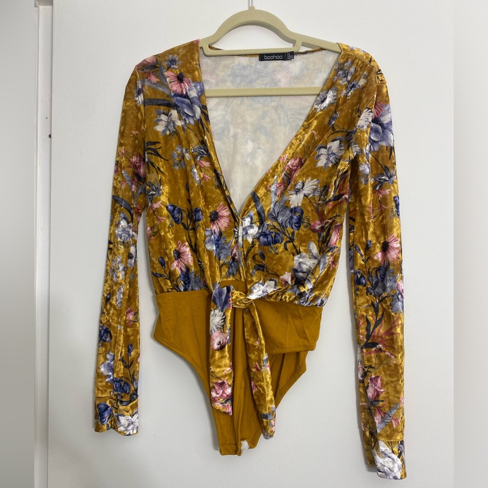 Boohoo Yellow Floral Velvet Long Sleeve Body Suit Size 4